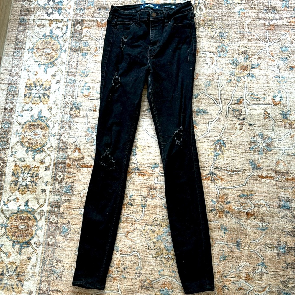 EUC Hollister 5L Black Distressed High-Rise Super Skinny Denim ✨ $58 ✨ w 27 l 32